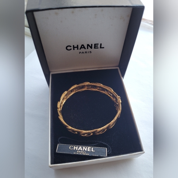 Vintage CHANEL Bangle Bracelet CC Logo 96A - Picture 3 of 16